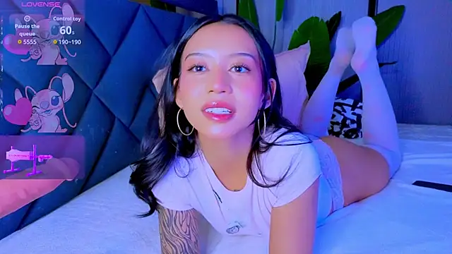 Snapshot of Mia_Tin chatting on April 10, 2026, 10:17 pm Mia Tin online show from April 10, 2026, 10:17 pm