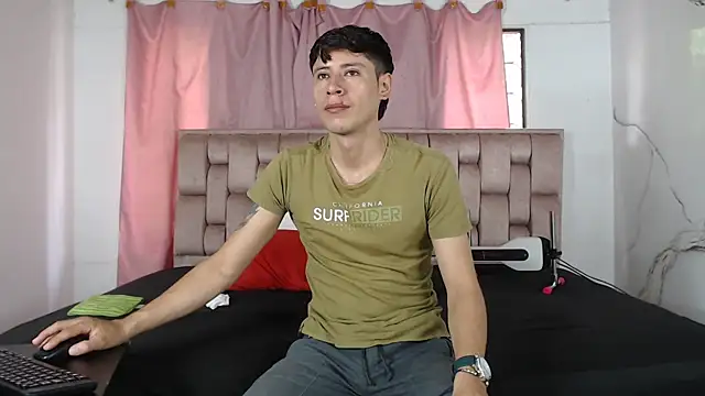 Snapshot of Sexytaty2022 chatting on April 7, 2026, 1:02 pm Sexytaty2022 online show from April 7, 2026, 1:02 pm