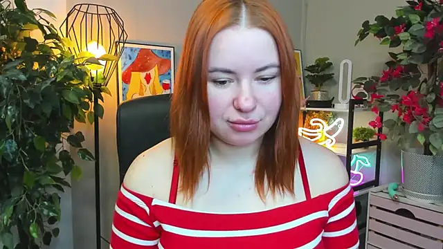 Snapshot of LAYLAxSTAR chatting on December 17, 2025, 7:35 am LAYLAxSTAR online show from December 17, 2025, 7:35 am