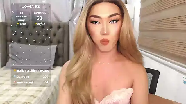 Snapshot of Local_Hoelyx chatting on January 13, 2025, 11:30 am Local Hoelyx online show from January 13, 2025, 11:30 am