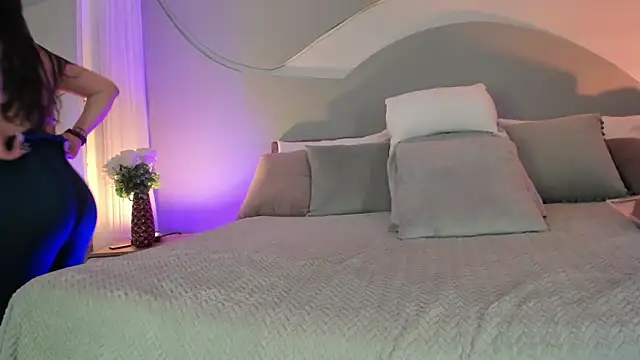 Snapshot of Nicolle_W chatting on November 8, 2025, 11:58 am Nicolle W online show from November 8, 2025, 11:58 am