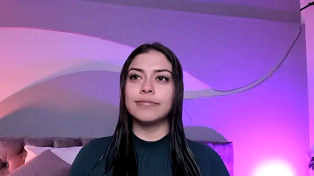 Snapshot of Nicolle_W chatting on March 20, 2025, 12:00 pm Nicolle W online show from March 20, 2025, 12:00 pm