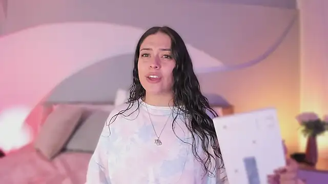 Snapshot of Nicolle_W chatting on September 17, 2025, 11:56 am Nicolle W online show from September 17, 2025, 11:56 am