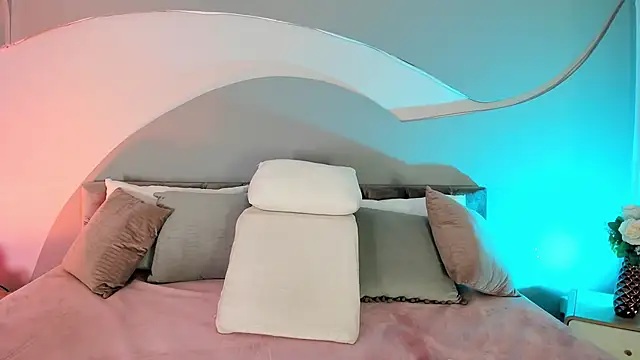 Snapshot of Nicolle_W chatting on September 23, 2025, 11:50 am Nicolle W online show from September 23, 2025, 11:50 am