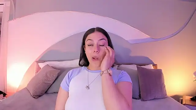 Snapshot of Nicolle_W chatting on September 11, 2025, 11:54 am Nicolle W online show from September 11, 2025, 11:54 am