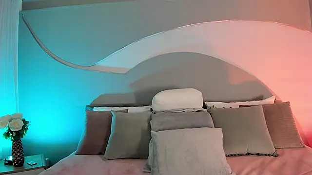 Snapshot of Nicolle_W chatting on September 24, 2025, 11:50 am Nicolle W online show from September 24, 2025, 11:50 am