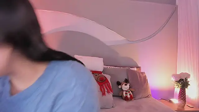 Snapshot of Nicolle_W chatting on December 5, 2025, 11:53 am Nicolle W online show from December 5, 2025, 11:53 am