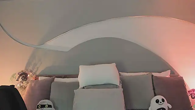 Snapshot of Nicolle_W chatting on October 23, 2025, 11:53 am Nicolle W online show from October 23, 2025, 11:53 am