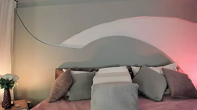 Snapshot of Nicolle_W chatting on September 20, 2025, 11:48 am Nicolle W online show from September 20, 2025, 11:48 am