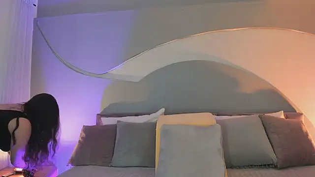 Snapshot of Nicolle_W chatting on November 1, 2025, 11:37 am Nicolle W online show from November 1, 2025, 11:37 am