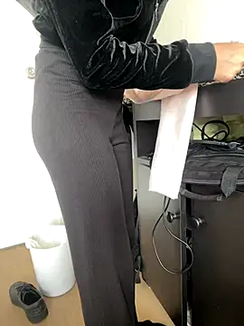 DulceMya6 online show from November 4, 2025, 1:26 pm