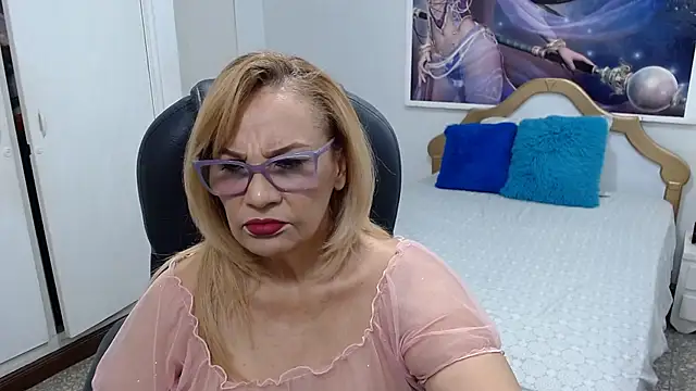Snapshot of emiliaa_hot chatting on June 19, 2026, 5:52 pm emiliaa hot online show from June 19, 2026, 5:52 pm