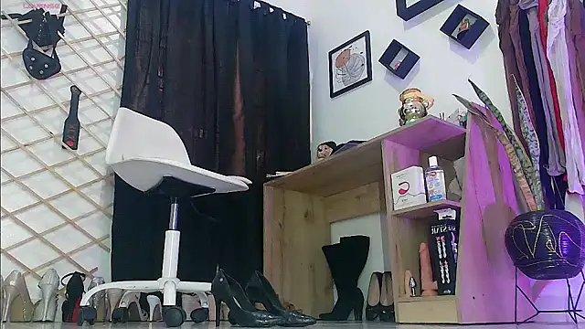 Snapshot of myla_sarah chatting on April 18, 2026, 7:58 pm myla sarah online show from April 18, 2026, 7:58 pm