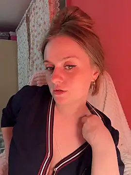 Snapshot of SophiaSweet_ chatting on March 28, 2026, 4:19 pm SophiaSweet online show from March 28, 2026, 4:19 pm