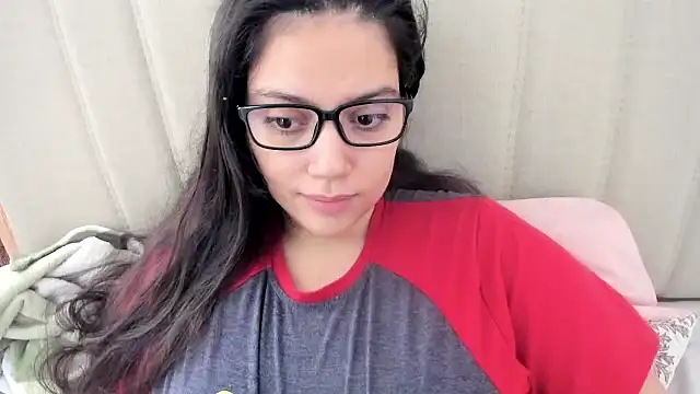 Snapshot of roniewester chatting on October 10, 2025, 12:17 pm roniewester online show from October 10, 2025, 12:17 pm