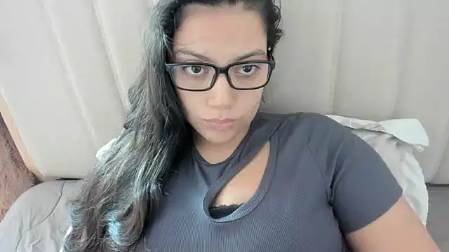 Snapshot of roniewester chatting on November 26, 2025, 12:27 pm roniewester online show from November 26, 2025, 12:27 pm