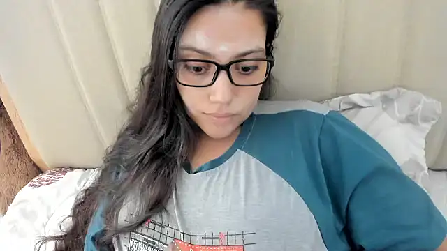 Snapshot of roniewester chatting on November 7, 2025, 6:12 pm roniewester online show from November 7, 2025, 6:12 pm