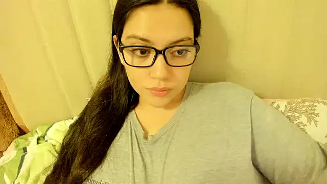 Snapshot of roniewester chatting on October 25, 2025, 3:28 am roniewester online show from October 25, 2025, 3:28 am