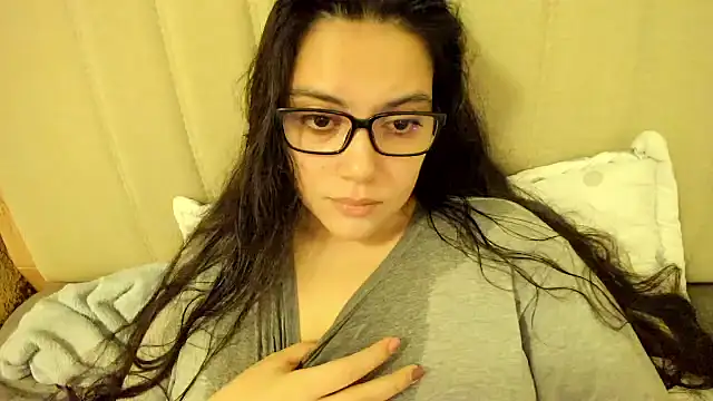 Snapshot of roniewester chatting on June 24, 2026, 12:20 am roniewester online show from June 24, 2026, 12:20 am