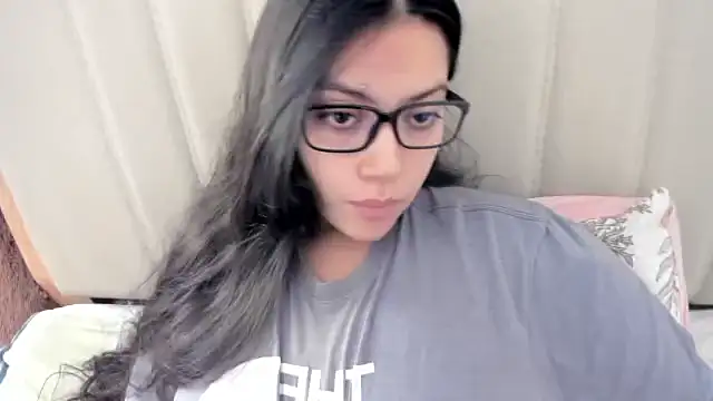 Snapshot of roniewester chatting on December 14, 2025, 1:28 pm roniewester online show from December 14, 2025, 1:28 pm