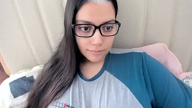 Snapshot of roniewester chatting on October 14, 2025, 2:39 pm roniewester online show from October 14, 2025, 2:39 pm