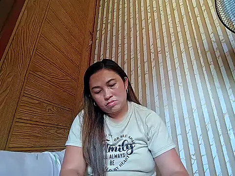 Snapshot of LalaiAsian chatting on April 14, 2026, 6:40 am LalaiAsian online show from April 14, 2026, 6:40 am