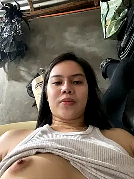 Hebefemme online show from December 14, 2025, 8:20 am