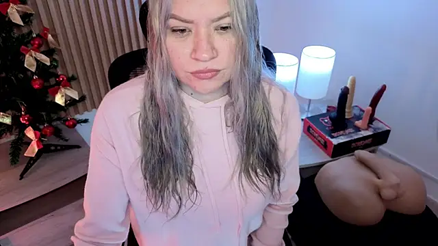 Snapshot of MarianL0ve chatting on December 21, 2025, 12:18 pm MarianL0ve online show from December 21, 2025, 12:18 pm