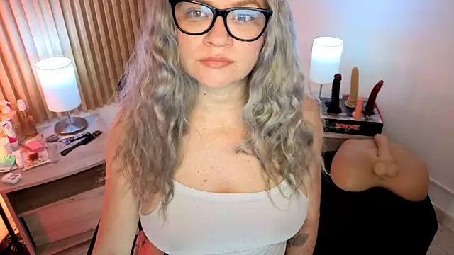 Snapshot of MarianL0ve chatting on May 20, 2026, 10:01 am MarianL0ve online show from May 20, 2026, 10:01 am