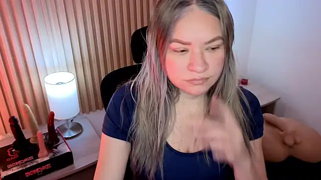 MarianL0ve online show from November 8, 2025, 10:41 am