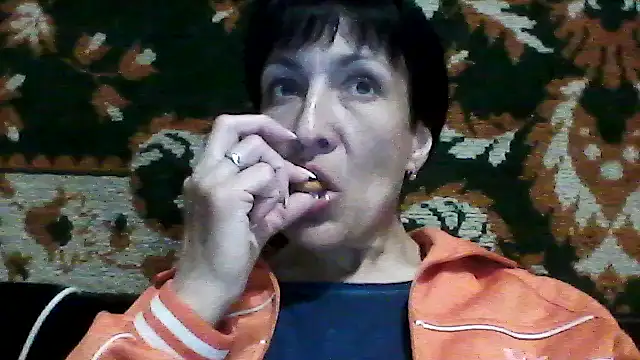 SunnyAmorre online show from April 26, 2026, 7:33 pm