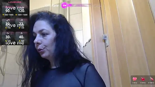 Snapshot of LaraLoviaAndFriends chatting on November 5, 2025, 2:20 pm LaraLoviaAndFriends online show from November 5, 2025, 2:20 pm