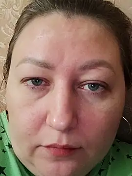 Snapshot of Rini333 chatting on December 4, 2025, 4:33 am Rini333 online show from December 4, 2025, 4:33 am