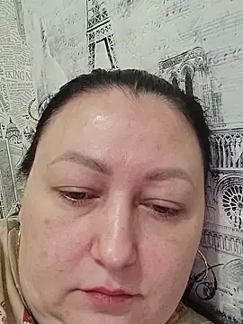 Snapshot of Rini333 chatting on January 12, 2026, 6:42 am Rini333 online show from January 12, 2026, 6:42 am