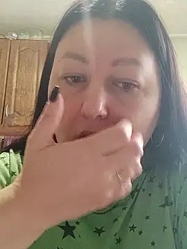 Snapshot of Rini333 chatting on January 18, 2026, 9:24 am Rini333 online show from January 18, 2026, 9:24 am