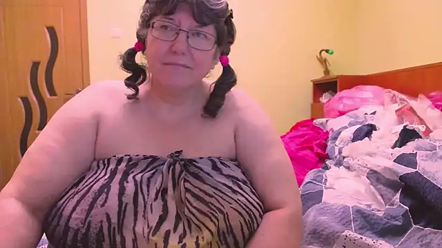 HugeTits online show from December 15, 2025, 1:44 am