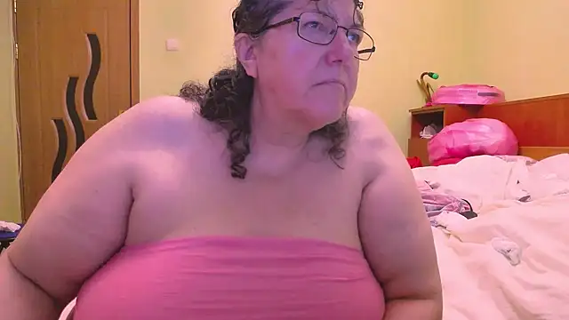 HugeTits online show from October 2, 2025, 11:41 pm