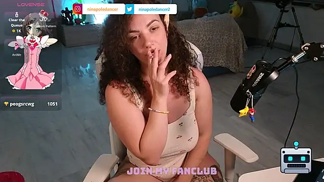 Snapshot of ninapoledance chatting on April 18, 2026, 7:58 pm ninapoledance online show from April 18, 2026, 7:58 pm