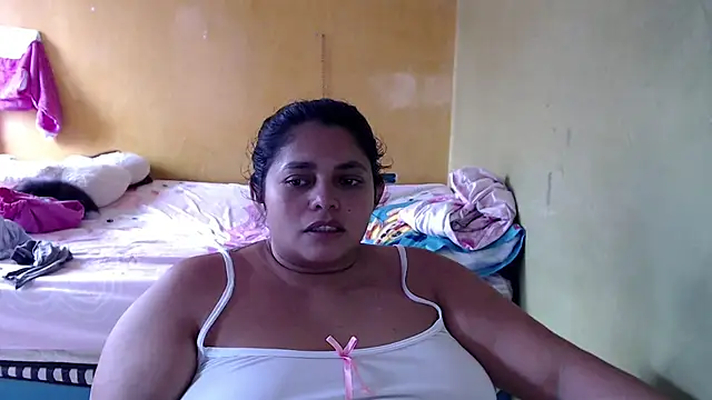 Snapshot of yulieth_bbw chatting on May 17, 2026, 12:27 pm yulieth bbw online show from May 17, 2026, 12:27 pm