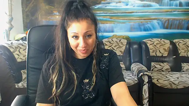 Snapshot of MoistMady chatting on November 3, 2025, 1:47 pm MoistMady online show from November 3, 2025, 1:47 pm