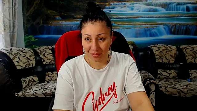 Snapshot of MoistMady chatting on March 31, 2026, 5:31 am MoistMady online show from March 31, 2026, 5:31 am