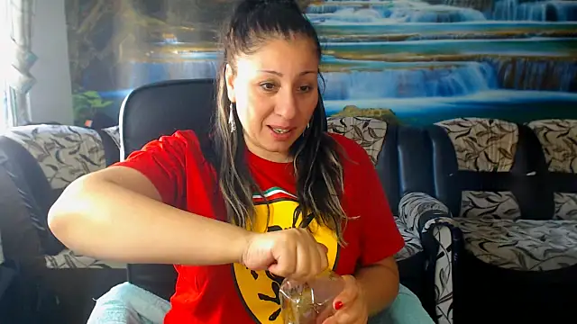 Snapshot of MoistMady chatting on October 29, 2025, 12:37 pm MoistMady online show from October 29, 2025, 12:37 pm