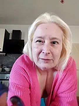 Snapshot of GeileEstelle chatting on April 25, 2026, 3:20 pm GeileEstelle online show from April 25, 2026, 3:20 pm