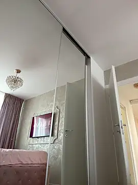 AshleySinn online show from March 12, 2026, 9:02 am