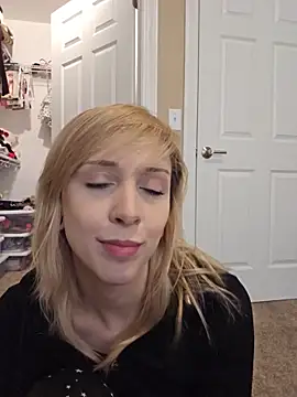 Snapshot of AmethystFoxx chatting on May 21, 2026, 5:32 pm AmethystFoxx online show from May 21, 2026, 5:32 pm