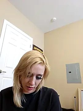 Snapshot of AmethystFoxx chatting on March 30, 2026, 5:36 pm AmethystFoxx online show from March 30, 2026, 5:36 pm