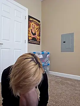 Snapshot of AmethystFoxx chatting on April 3, 2026, 6:36 pm AmethystFoxx online show from April 3, 2026, 6:36 pm
