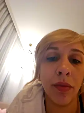 Snapshot of AmethystFoxx chatting on February 28, 2026, 6:35 am AmethystFoxx online show from February 28, 2026, 6:35 am