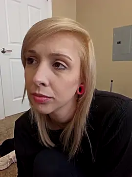Snapshot of AmethystFoxx chatting on February 21, 2026, 9:28 pm AmethystFoxx online show from February 21, 2026, 9:28 pm