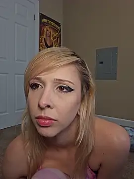 Snapshot of AmethystFoxx chatting on May 18, 2026, 5:51 pm AmethystFoxx online show from May 18, 2026, 5:51 pm
